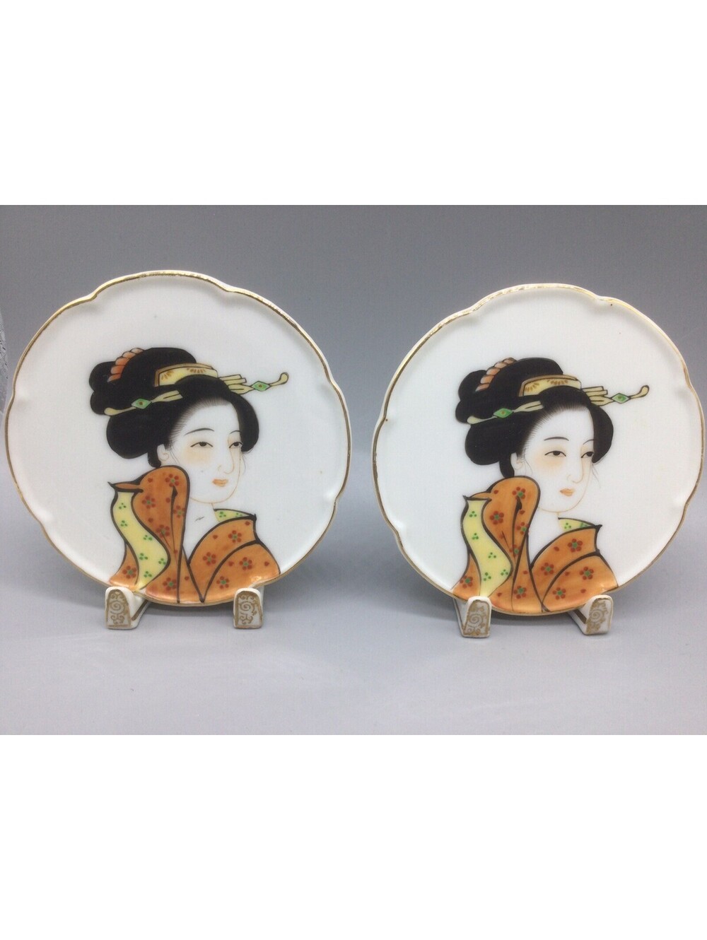 2 Geisha Kimono Saucer Plates W Stands Otagiri Japanese Vintage Miniature 4"